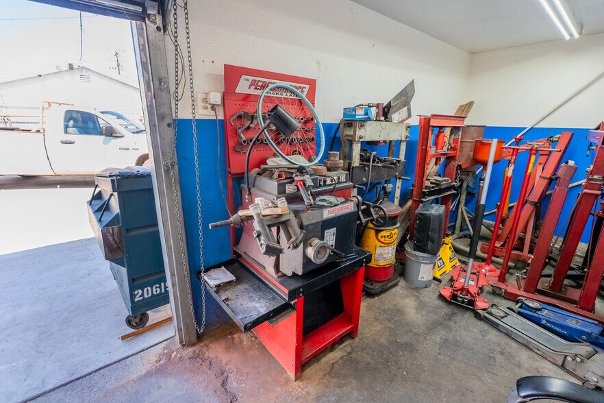 More Photos Of 16529 Lakewood Blvd, Bellflower Auto Repair For Sale