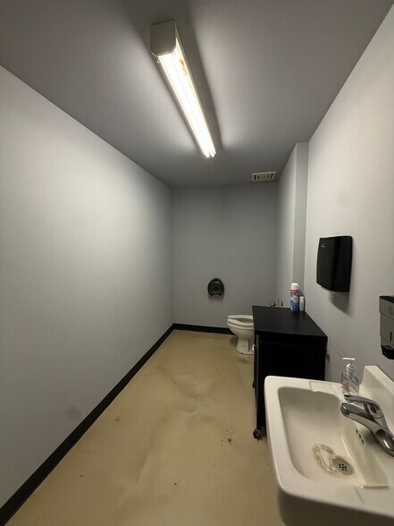 More Photos Of 1202 Industrial Dr, Warsaw Industrial For Sale