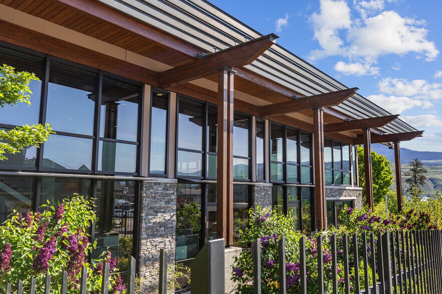 More Photos Of 9611 Highway 97, Lake Country Loft Creative Space For Sale