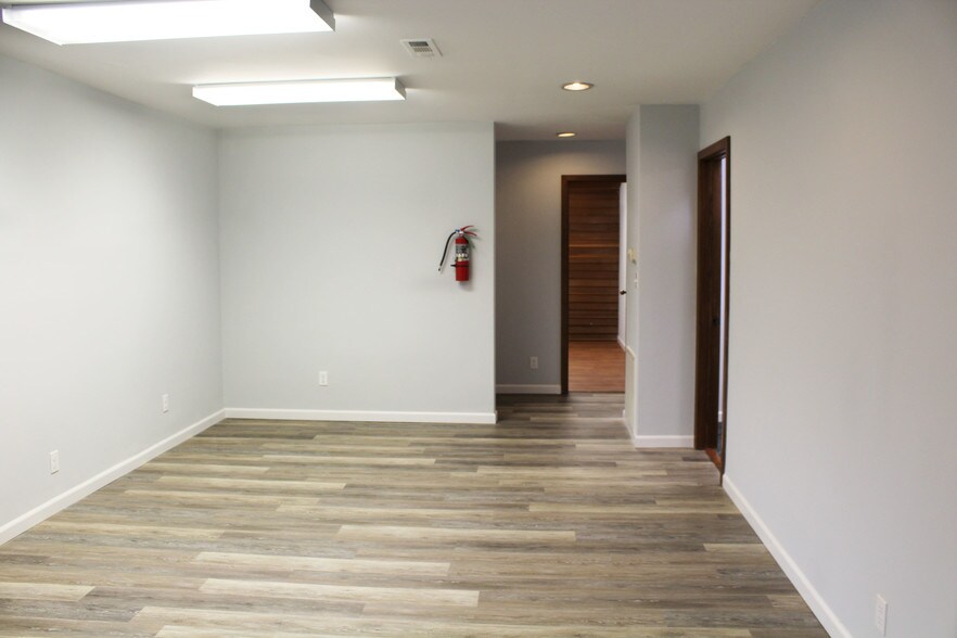 More Photos Of 1102-1108 Poplar Pl, Rogers Medical For Lease