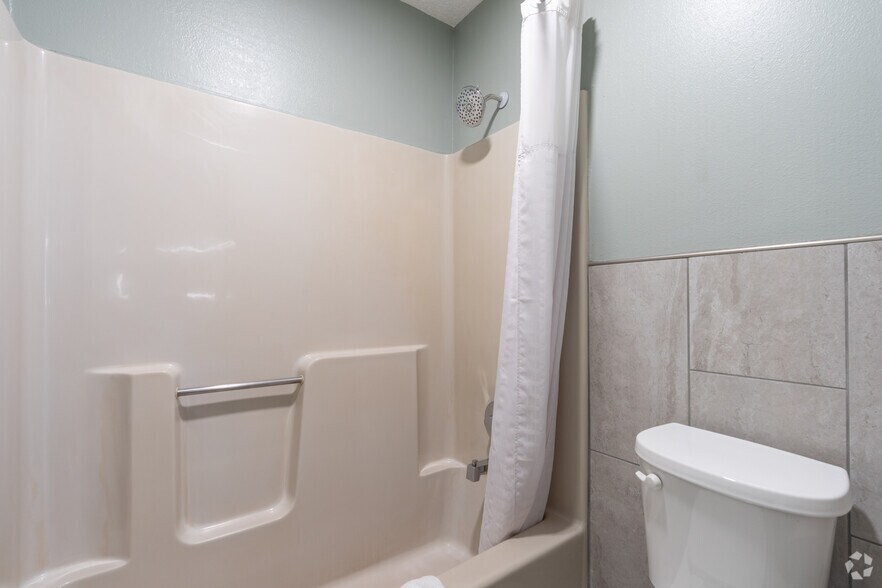 More Photos Of 419 Suedberg Rd, Pine Grove Hotel For Sale