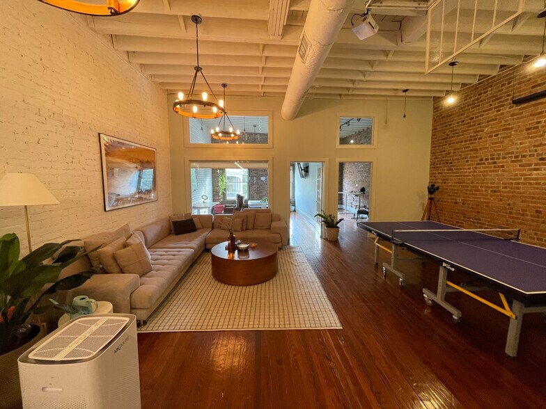 More Photos Of 463 King St, Charleston Storefront Retail Office For Lease