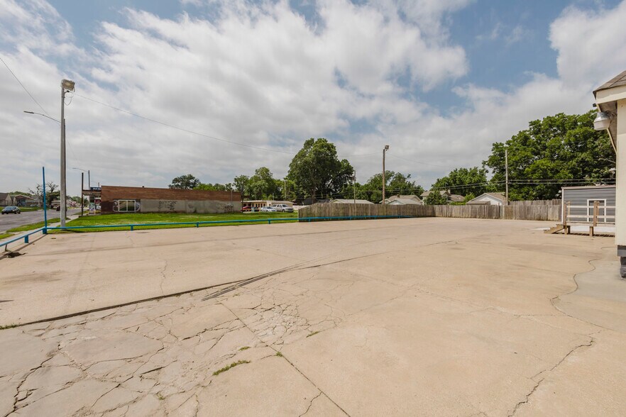 More Photos Of 2013 S Broadway St, Wichita Auto Dealership For Sale