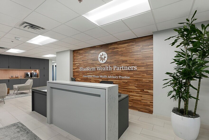 More Photos Of 13100 Wayzata Blvd, Minnetonka Office For Lease
