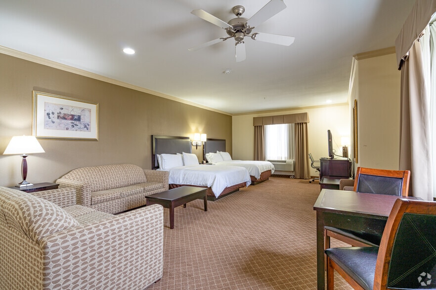 More Photos Of 908 W G St, La Porte Hotel For Sale