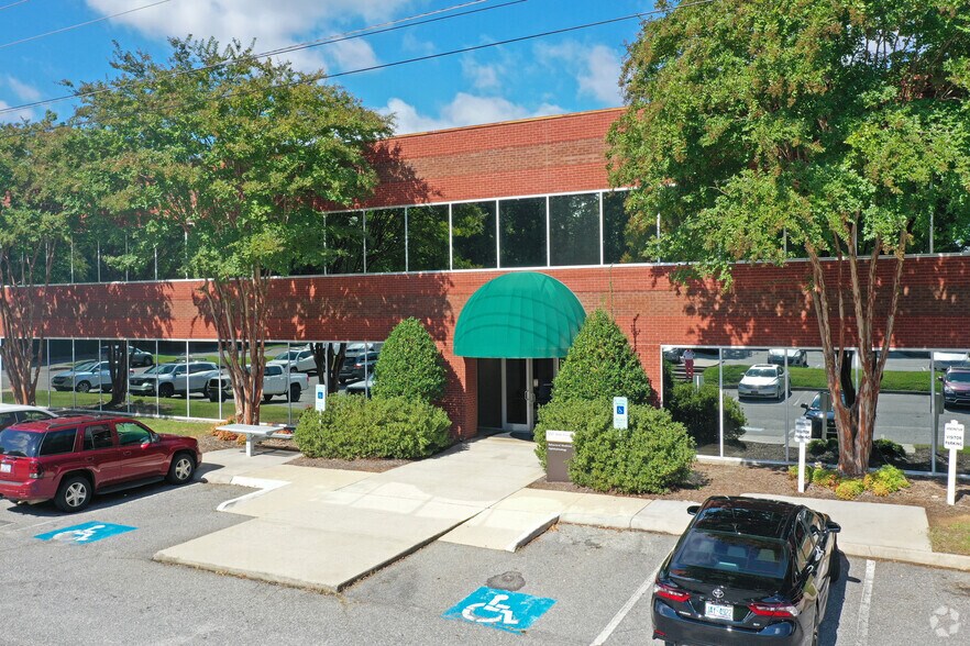 More Photos Of 1208 Eastchester Dr, High Point Office For Sale