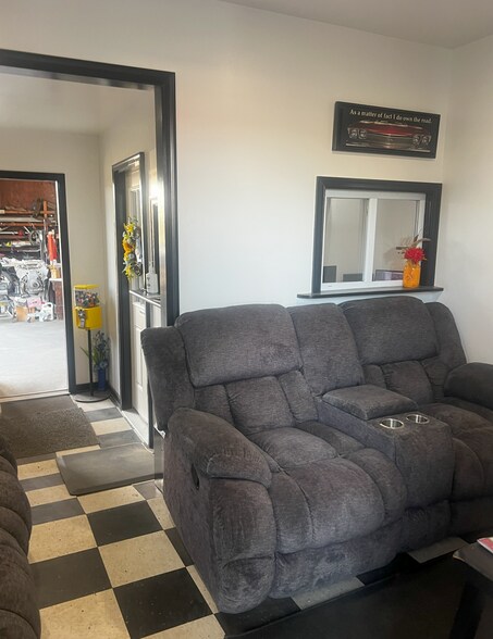 More Photos Of 204 2nd St NE, Burkeville Auto Repair For Sale