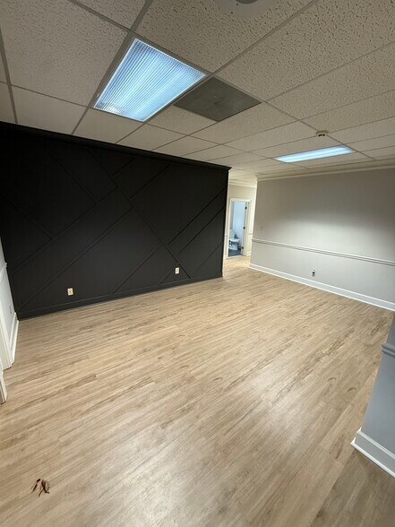 More Photos Of 6111 Peachtree Dunwoody Rd NE, Atlanta Office Residential For Sale