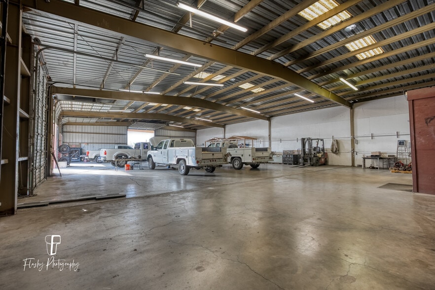 More Photos Of 7005 Downing Ave, Bakersfield Warehouse For Sale