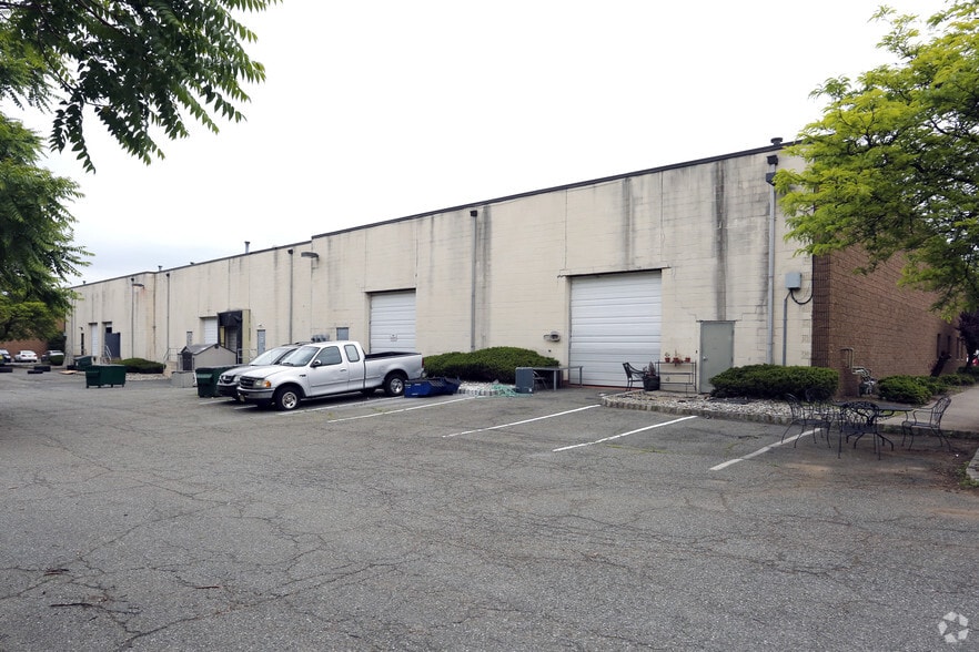 More Photos Of 60 E Hanover Ave, Morris Plains Showroom For Sale