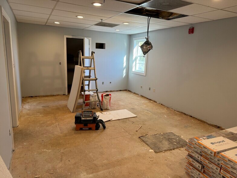 More Photos Of 329 W Main St, Northborough Flex For Lease