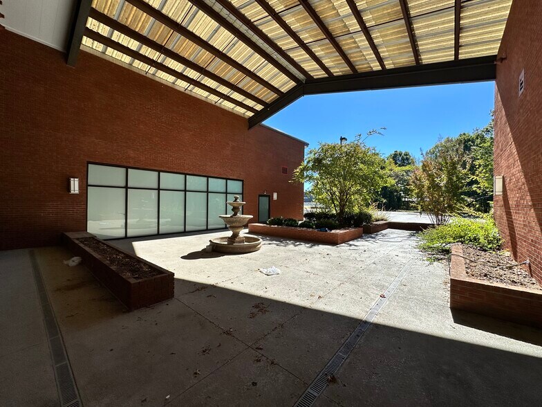 More Photos Of 508 Cook St, Kannapolis Funeral Home For Sale