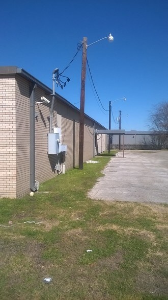 More Photos Of 801 N Bryan Ave, Bryan Warehouse For Lease