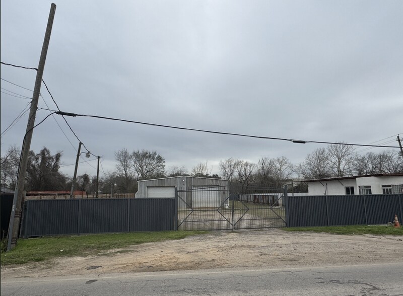 More Photos Of 7306 Almeda Genoa Rd, Houston Warehouse For Sale