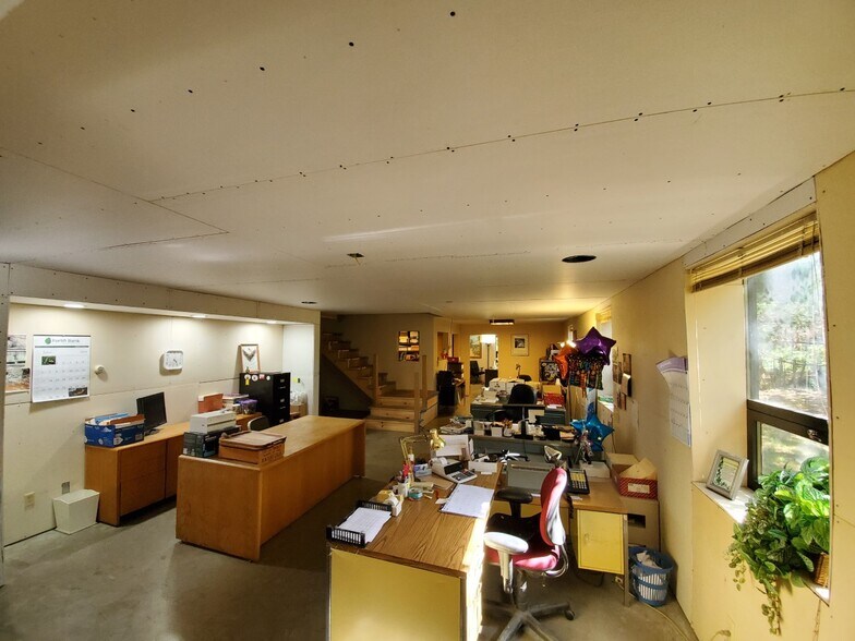 More Photos Of 520 Mill St, Montello Distribution For Sale