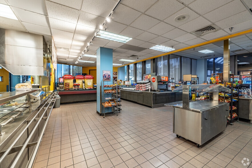 More Photos Of 8360 Lyndon B Johnson Fwy, Dallas Office For Lease