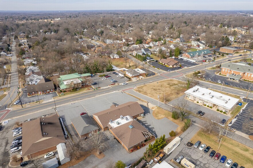 More Photos Of 810 Lindsay St, High Point Medical For Sale