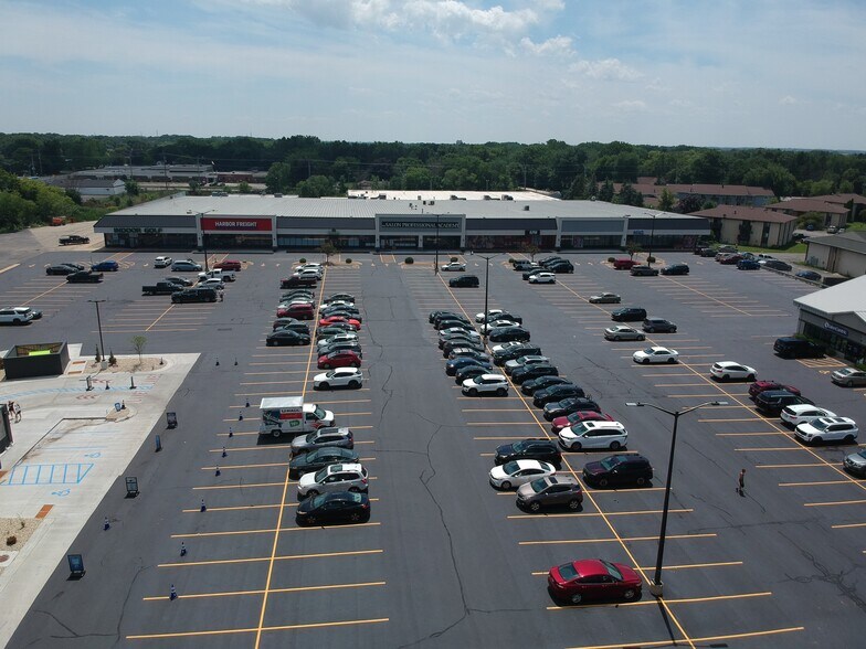 More Photos Of 3305-3365 W College Ave, Appleton General Retail For Lease