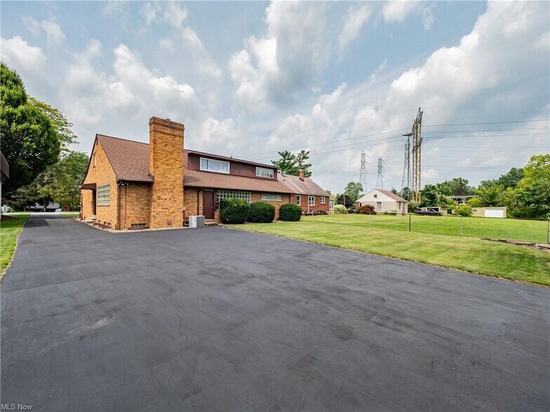 More Photos Of 31255 Lorain Rd, Cleveland Office Residential For Sale