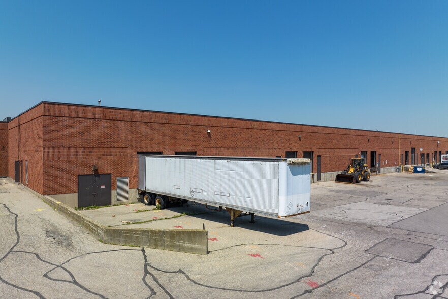 More Photos Of 3687 Nashua Dr, Mississauga Flex For Lease