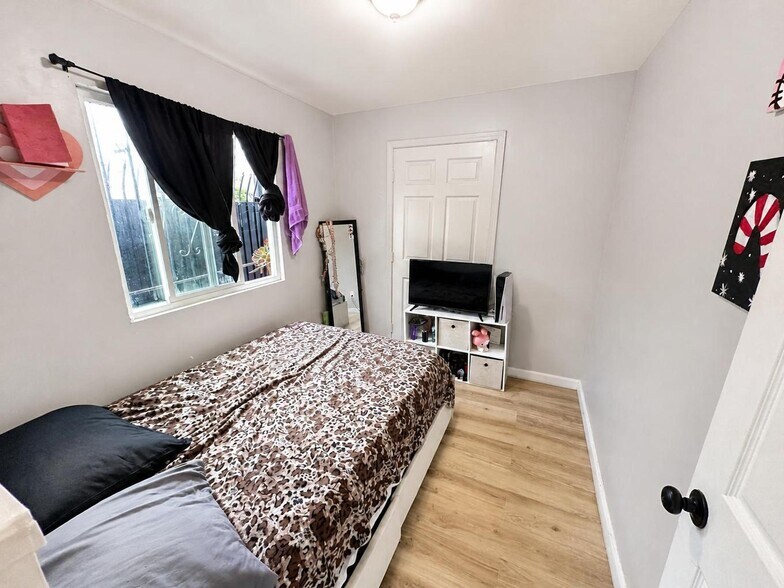 More Photos Of 2051 23rd Ave, Oakland Apartments For Sale