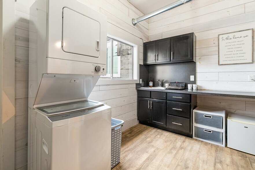 More Photos Of 511 Front St, Lynden General Retail For Sale