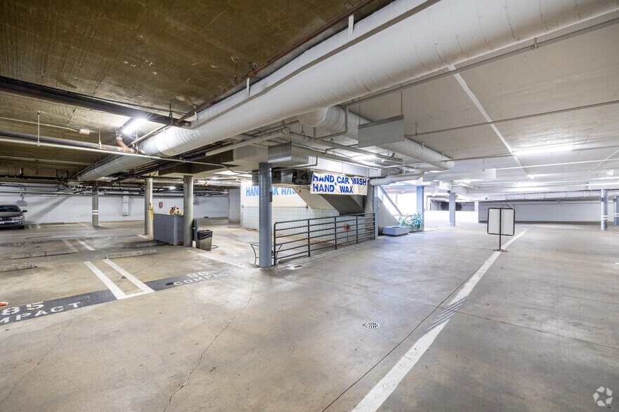 More Photos Of 12265 Ventura Blvd, Studio City Storefront For Lease