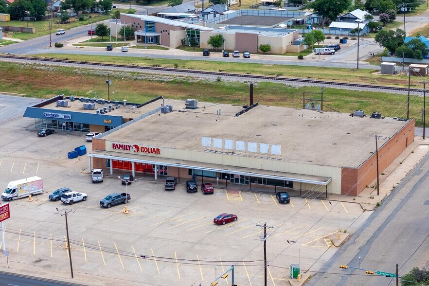 More Photos Of 500-511 E Broadway St, Sweetwater Storefront For Sale