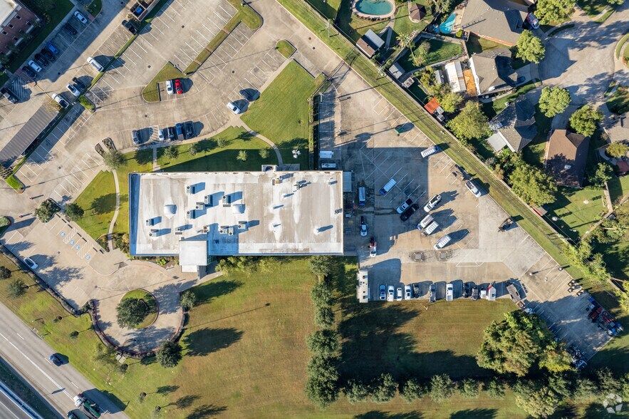 More Photos Of 9949 W Sam Houston Pky N, Houston Office For Lease