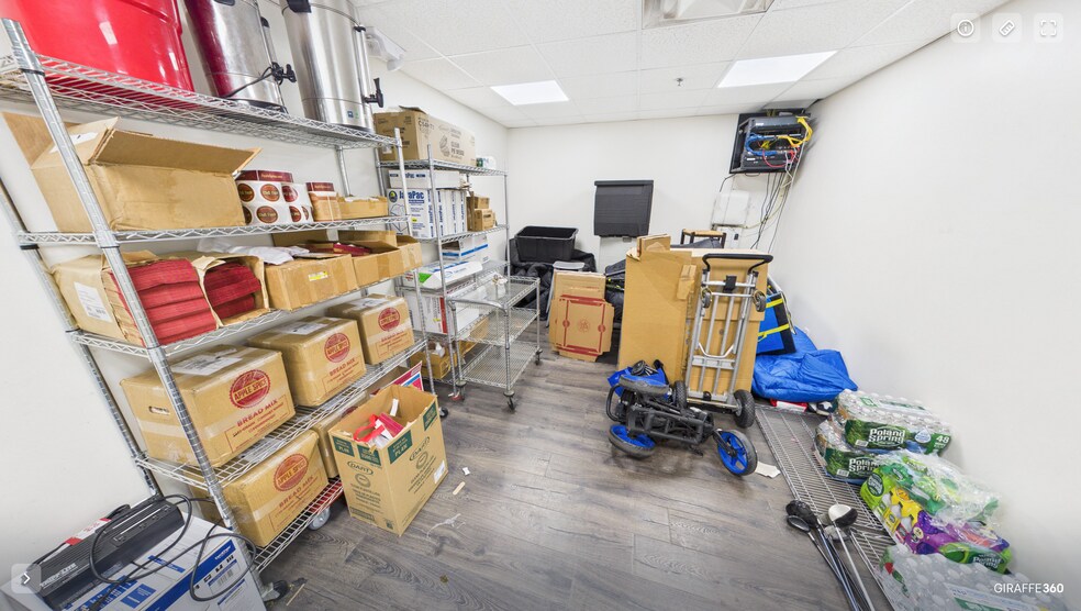 More Photos Of 80 Leuning St, South Hackensack Warehouse For Lease