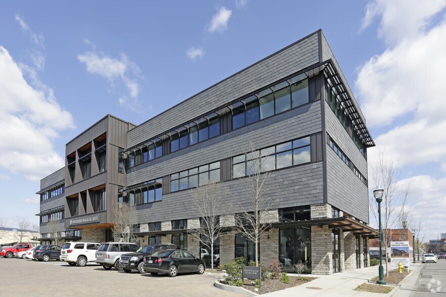 Primary Photo Of Downtown Chattanooga, TN, Chattanooga Medical For Sale