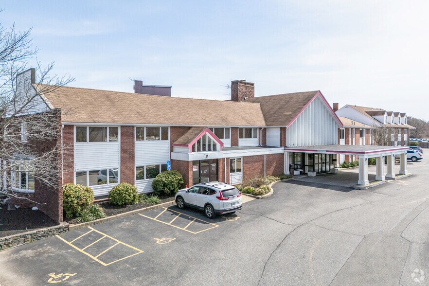 More Photos Of 213 Taunton Ave, Seekonk Hotel For Sale