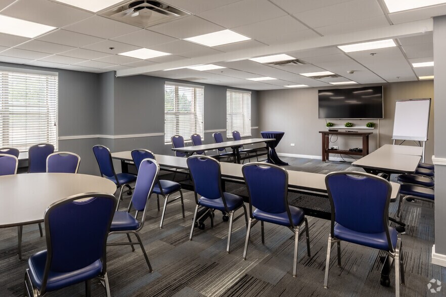 More Photos Of 1251 E American Ln, Schaumburg Hotel For Sale