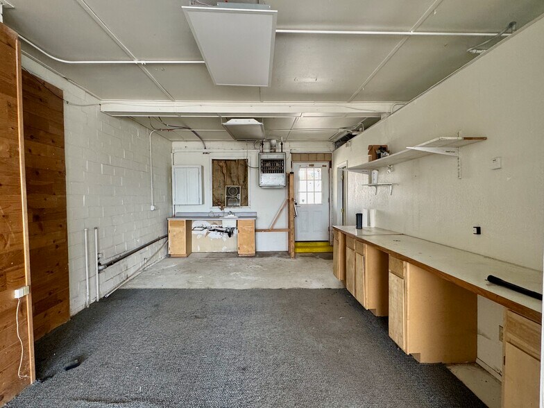 More Photos Of 253 E Main St, Klamath Falls General Retail For Sale