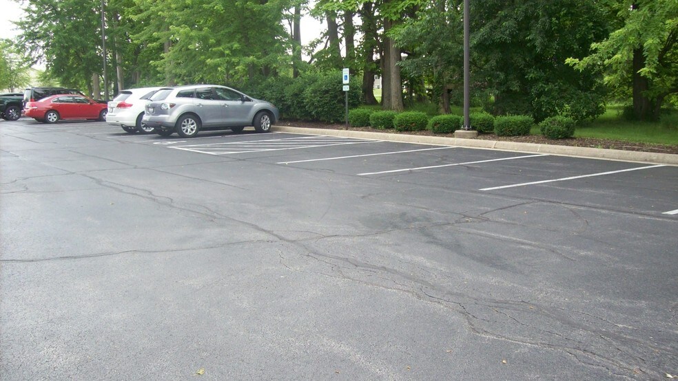 More Photos Of 1602-1650 N Bell School Rd, Rockford Storefront Retail Office For Lease
