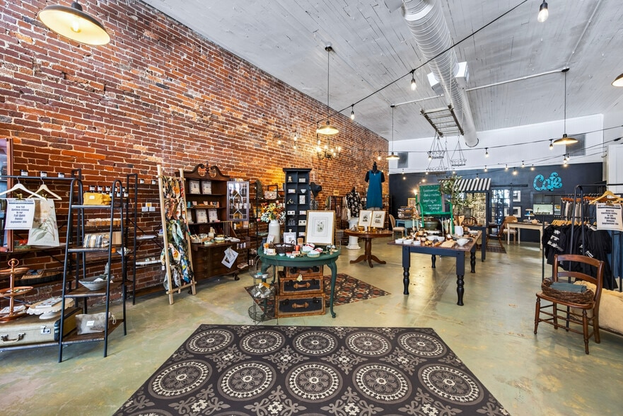 More Photos Of 107 W Commercial Ave, Monterey Office For Sale