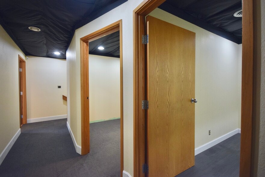 More Photos Of 55 SE Main St, Portland Warehouse For Lease