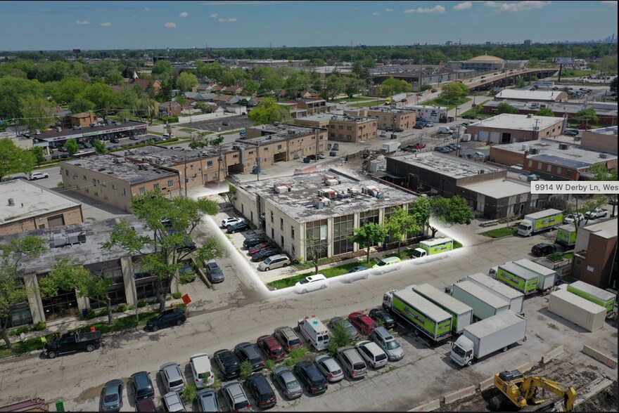 More Photos Of 9914 W Derby Ln, Westchester Flex For Sale