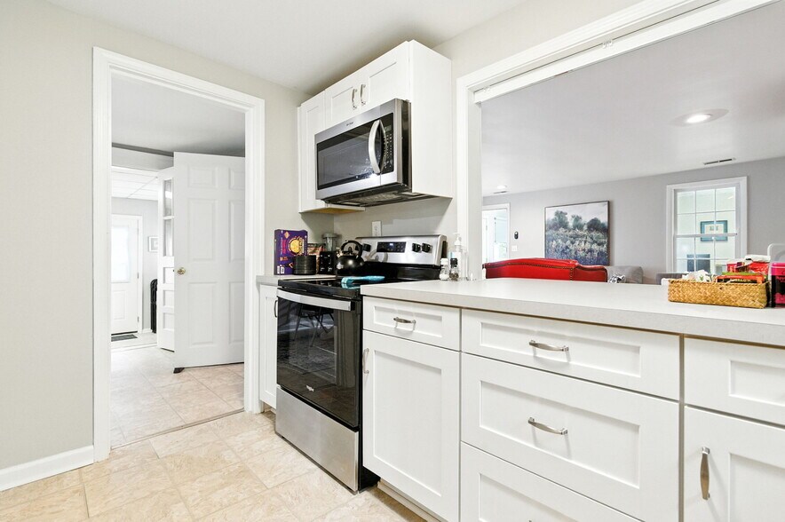 More Photos Of 409 Marquette Dr, Louisville Office For Sale