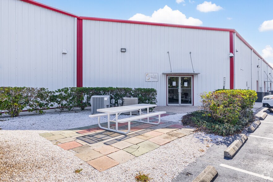 More Photos Of 600 Tallevast Rd, Sarasota Light Manufacturing For Lease