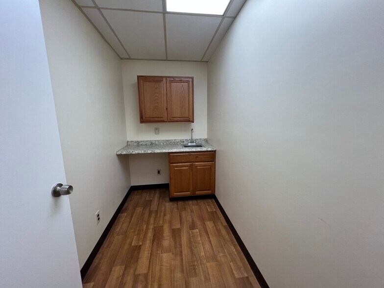 More Photos Of 76 E Main St, Huntington Medical For Lease