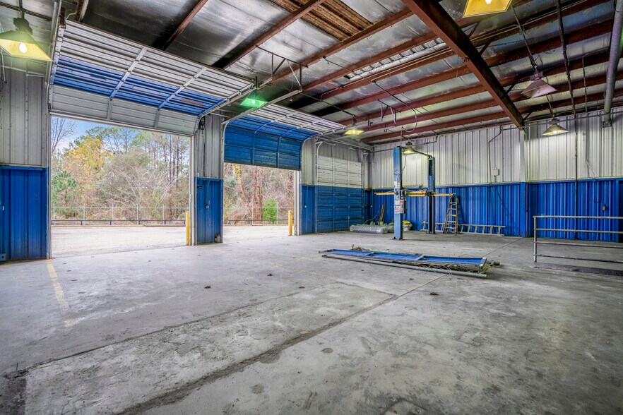 More Photos Of 80 Sorters McClellan rd, Kingwood Warehouse For Sale