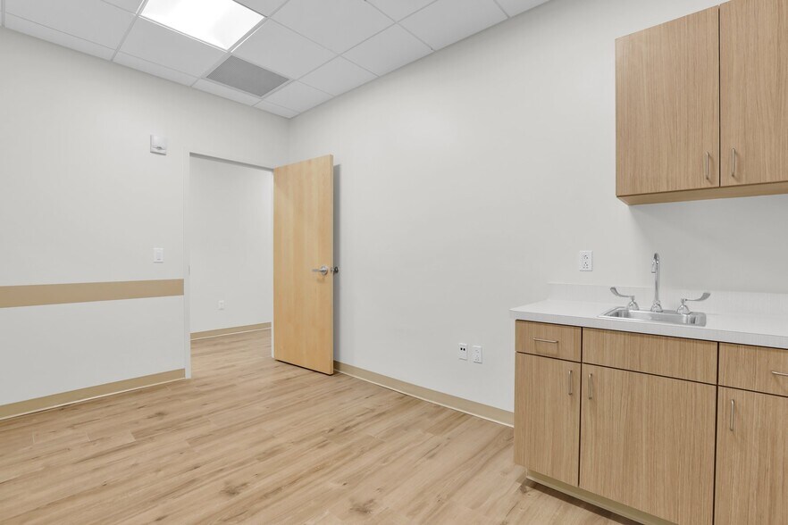 More Photos Of Memorial Health Medical Campus, Metts Dr, Savannah Medical For Lease