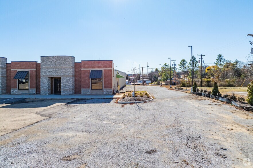 More Photos Of 807-809 Varsity Dr, Tupelo Storefront For Sale