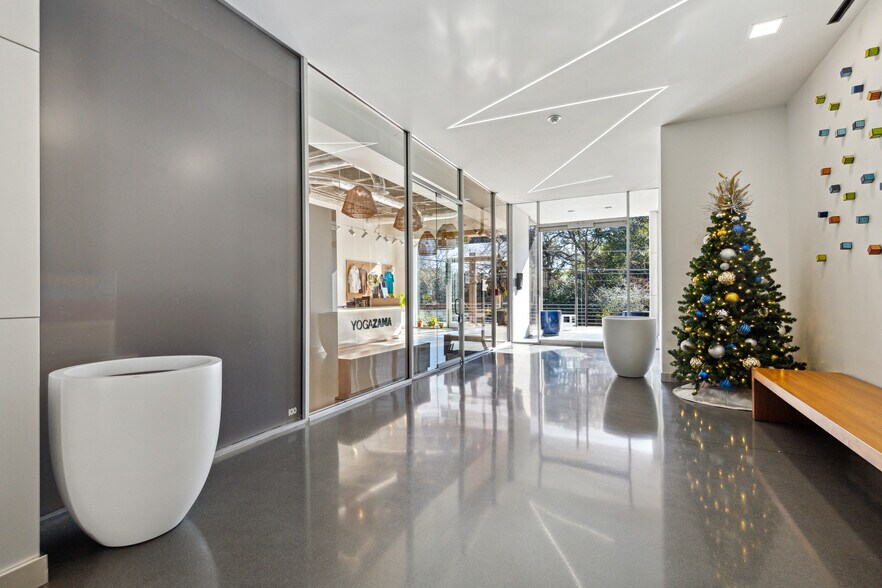 More Photos Of 3303 Lee Pky, Dallas Office For Lease