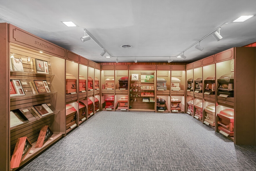 More Photos Of 1801 Commerce Blvd, Mound Funeral Home For Sale