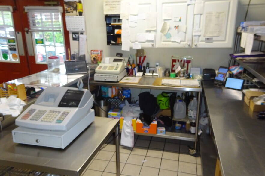 More Photos Of 427 N Chestnut St, Lansdale General Retail For Sale
