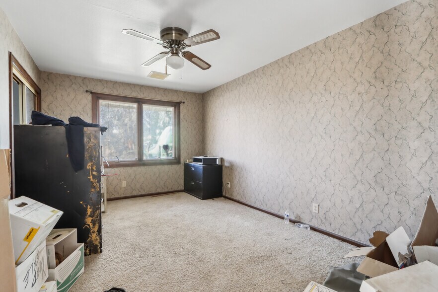 More Photos Of 15901 W Northern Ave, Litchfield Park General Retail For Sale