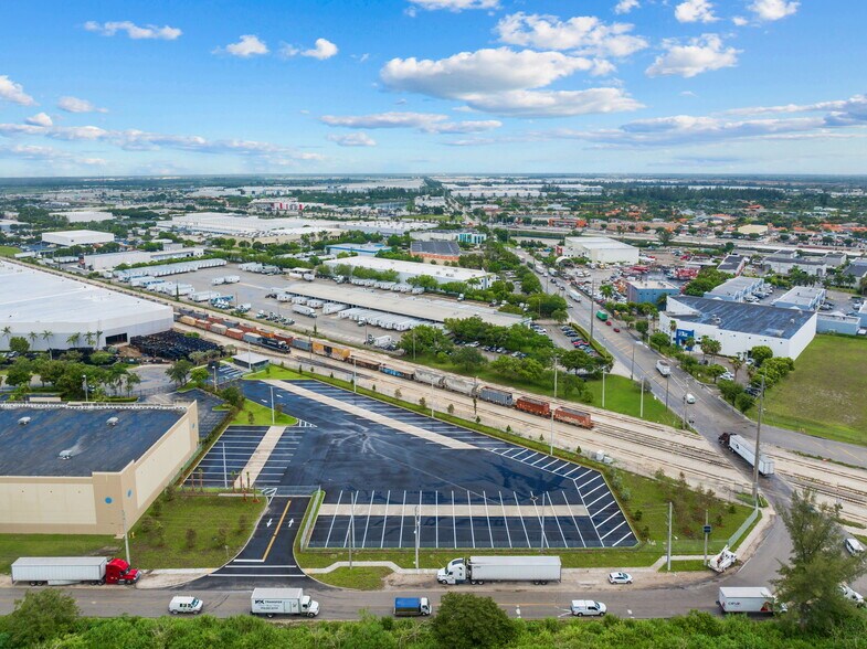 More Photos Of 10701 NW 122nd St, Medley Land For Lease