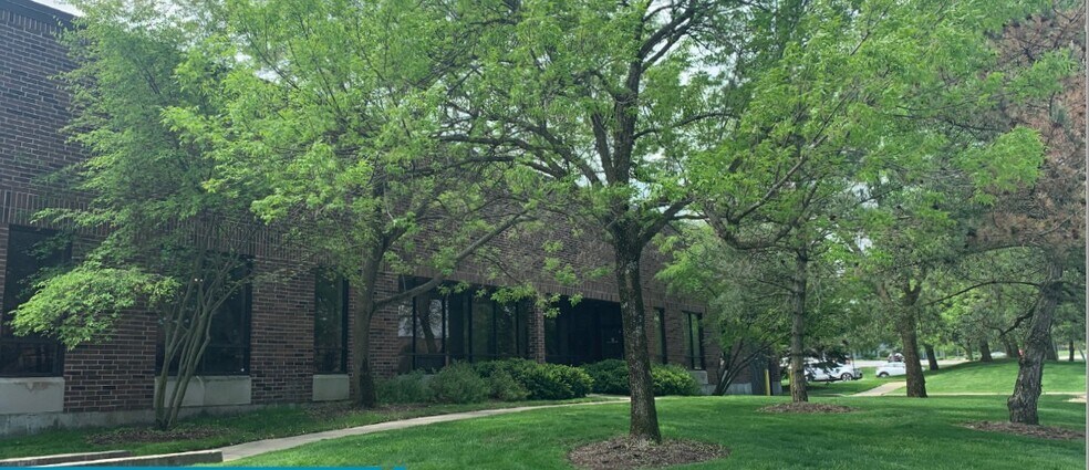 More Photos Of 820 Lakeside Dr, Gurnee Warehouse For Lease